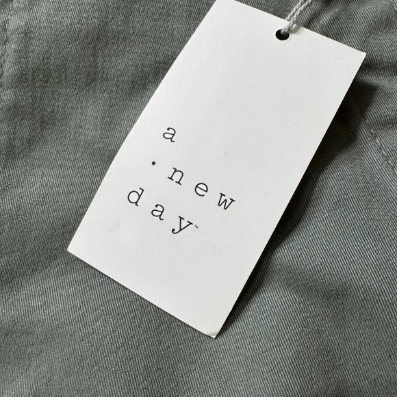 Women's High Rise Slim Regular Fit Full Pants Olive Size 2R a new day Slim Hip - Picture 2 of 6